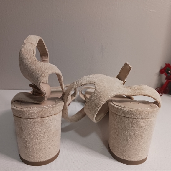 Women's dream pair Carnival Creme open-toed block Hill ankle strap sandal, size - Picture 4 of 6